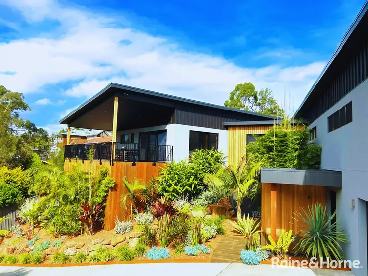 10 Blake Place, Narrawallee NSW 2539