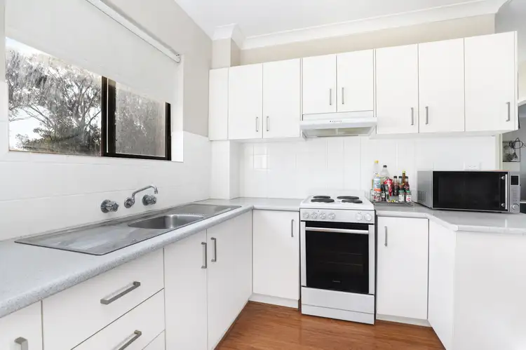 Main view of Homely unit listing, 1/5 Whitfield Place, Lake Illawarra NSW 2528