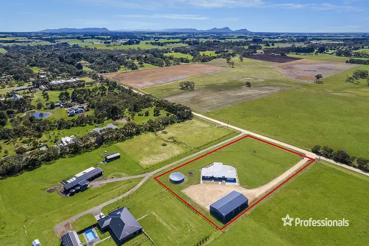 54 Kurtzes Road, Hamilton VIC 3300
