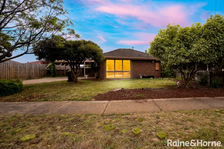 9 Hume Avenue, Melton South VIC 3338
