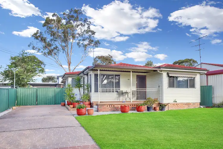 32 Melville Road, St Clair NSW 2759