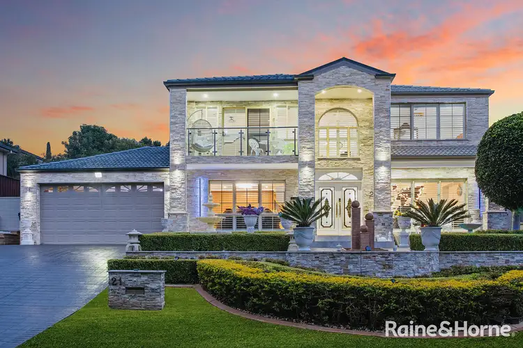 21 Strathwallen Close, Macquarie Links NSW 2565