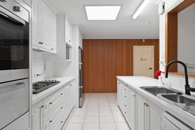 Fifth view of Homely house listing, 2 Highgate Court, Frankston VIC 3199