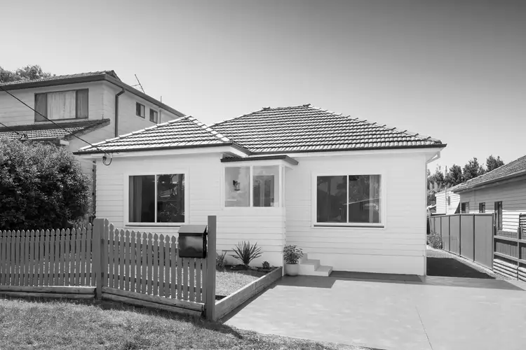 25 Tea Gardens Avenue, Kirrawee NSW 2232