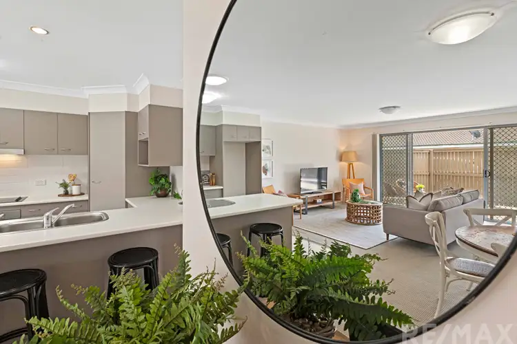 Main view of Homely unit listing, 2/32 Besham Parade, Wynnum QLD 4178