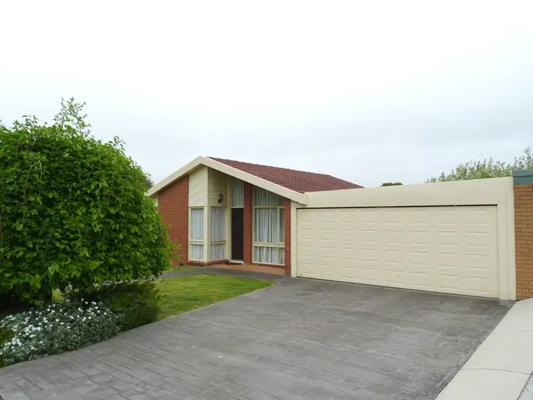 Second view of Homely house listing, 2 Eddington Pl, Endeavour Hills VIC 3802
