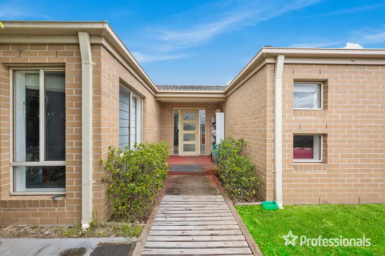 1 Calais Circuit, Cranbourne West VIC 3977