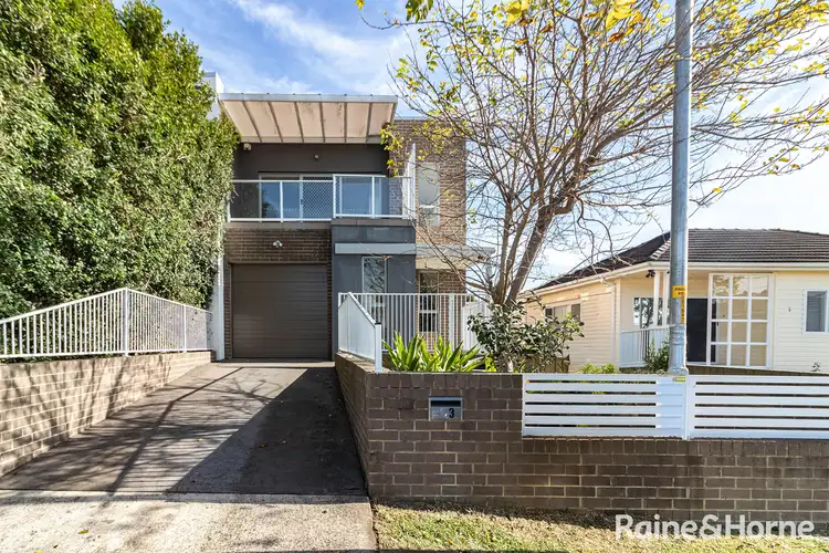 3 Grant Crescent