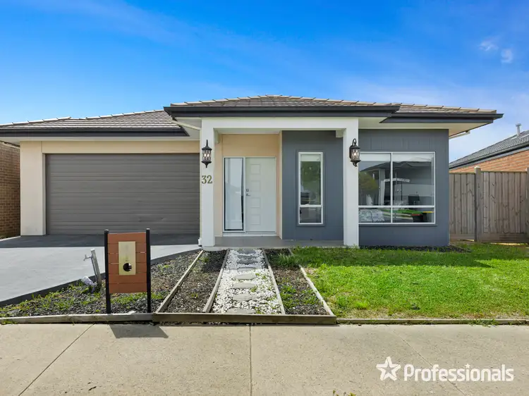 32 Rowena Way
