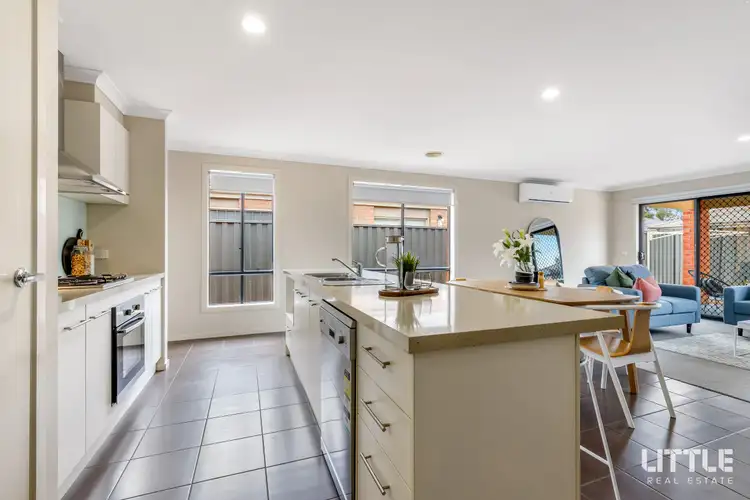 Fifth view of Homely house listing, 8 Greenleaf Circuit, Tarneit VIC 3029