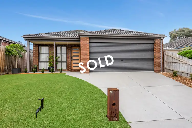 13 Sir Thomas Drive, Pakenham VIC 3810