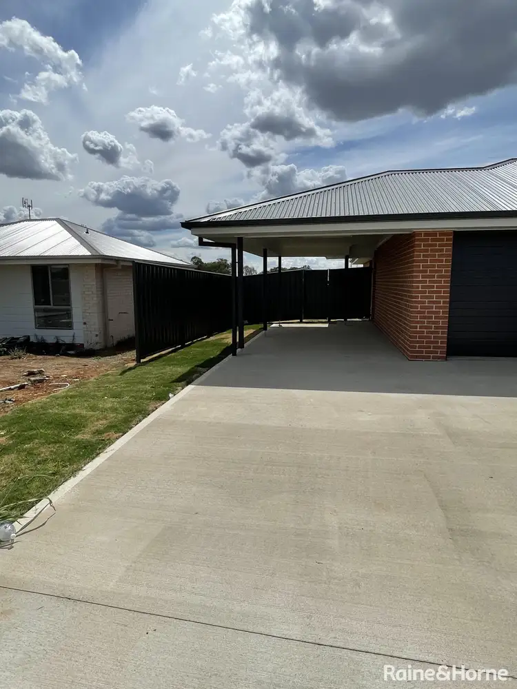 2/4 Rodgers Road, West Tamworth NSW 2340