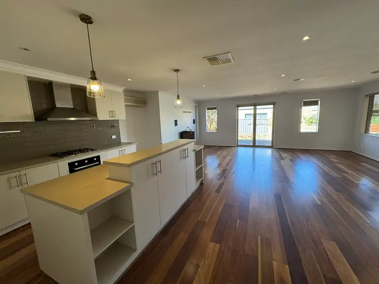 11 Hoddle Link, Manor Lakes VIC 3024