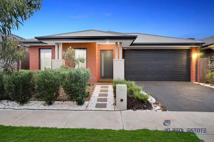 11 Adair Street, Thornhill Park VIC 3335