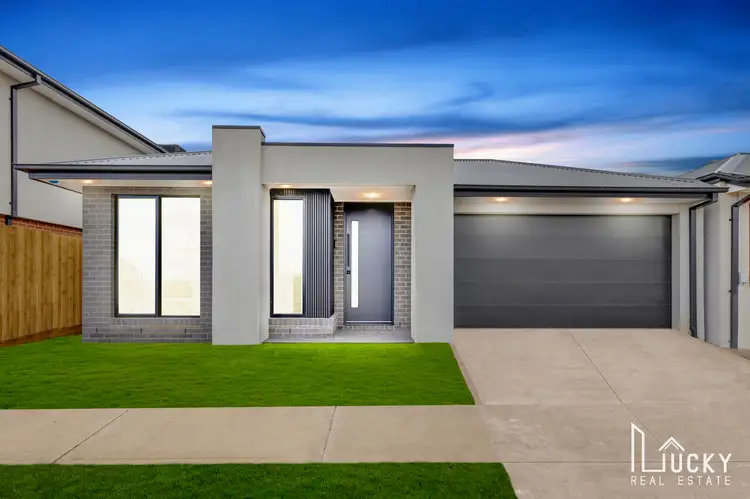 8 Willowmead Boulevard, Donnybrook VIC 3064