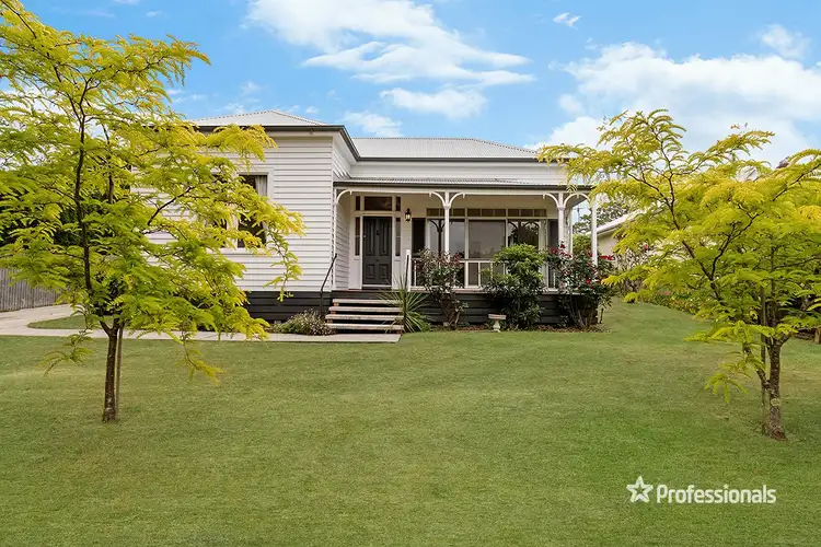 Second view of Homely house listing, 5 Martin Street, Hamilton VIC 3300
