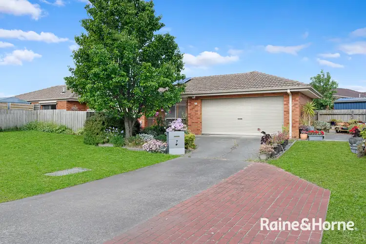 7 Roebourne Mews, Cranbourne East VIC 3977