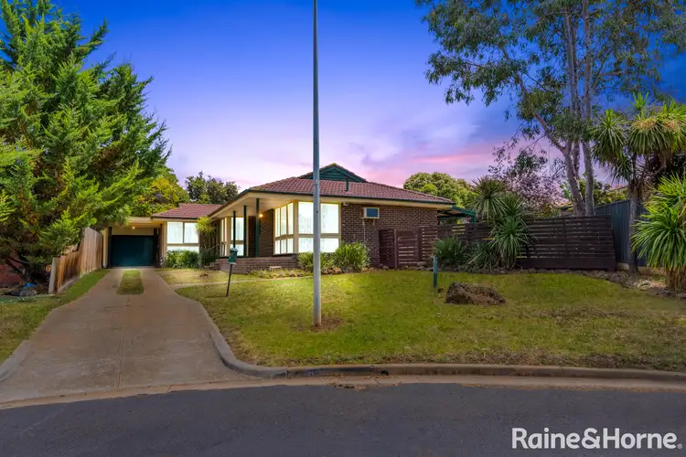 5 Regency Place, Melton West VIC 3337