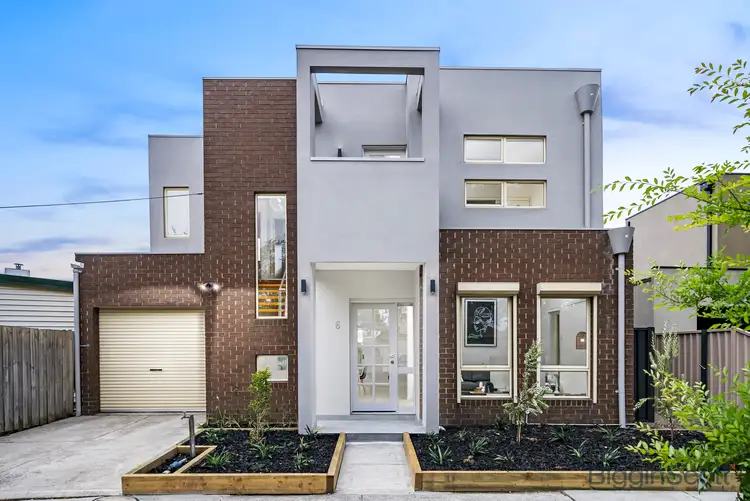 6 Pullar Street