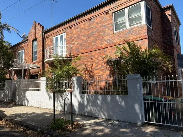 2/16 Shaw Street