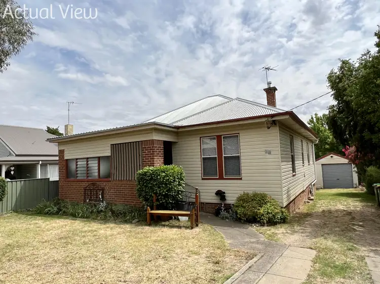 33 Currawong, Young NSW 2594