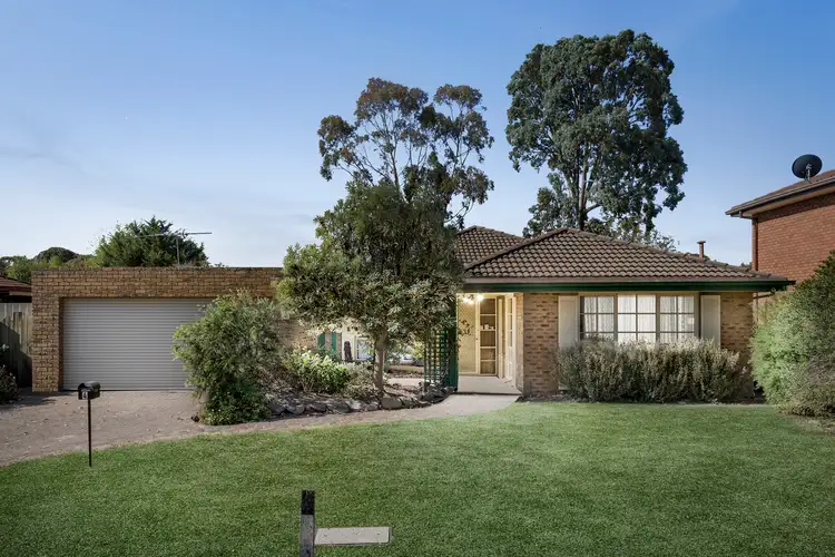 4 Eton Close, Sunbury VIC 3429