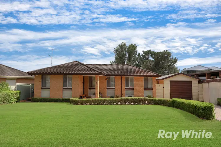 4 Coowarra Dr, St Clair NSW 2759