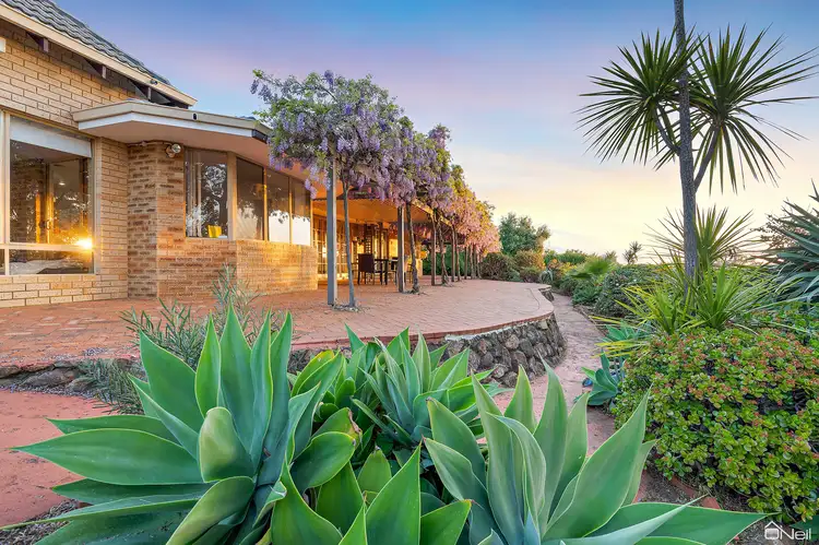 16 Chardonnay Grove, Mount Nasura WA 6112