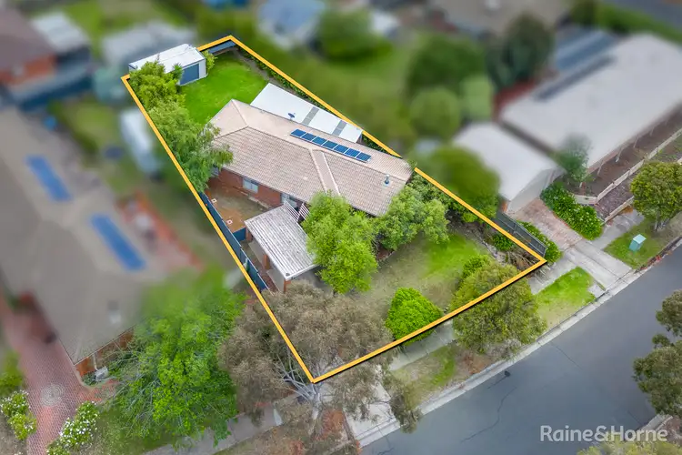 4 Lawrence Avenue, Sunbury VIC 3429