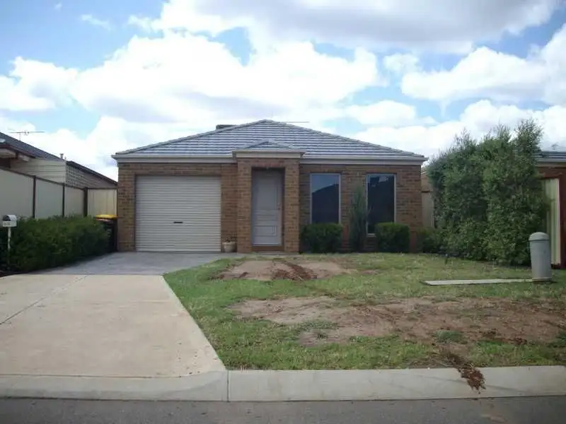 Main view of Homely house listing, 2/2 Pangbourne Avenue, Harkness VIC 3337