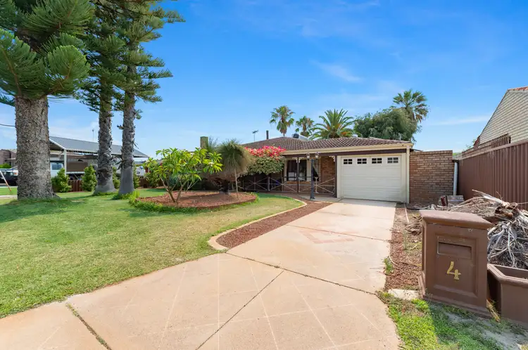 4 Oakdale Close, Safety Bay WA 6169