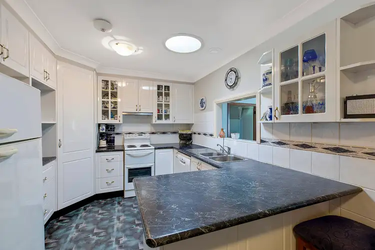 27 Spring Valley Avenue, Gorokan NSW 2263