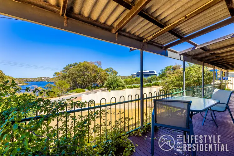 15 Stephens Crescent, Guilderton WA 6041