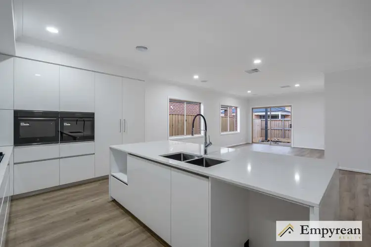5 Sandon Crescent, Donnybrook VIC 3064