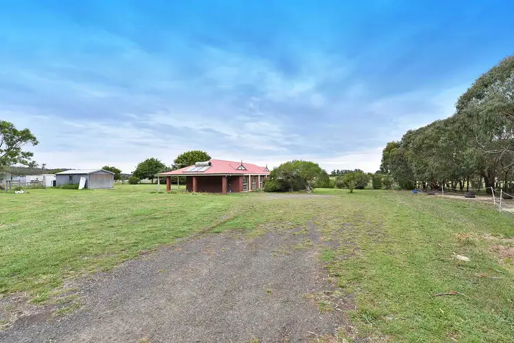 2 Toomeys Lane, Chintin VIC 3756