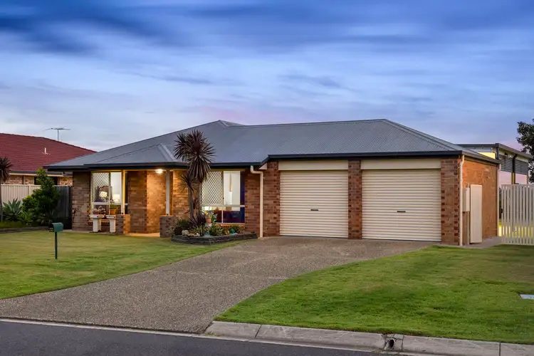 33 Reginald Avenue, Arana Hills QLD 4054