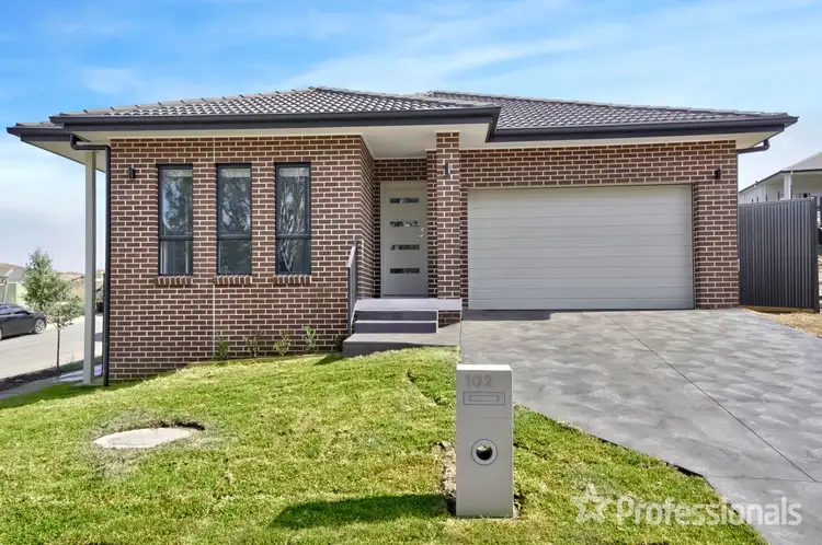102 Poulton Terrace, Campbelltown NSW 2560