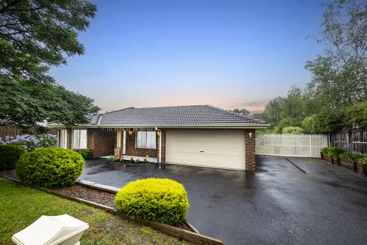 17 Pinelea Grove, Gisborne VIC 3437