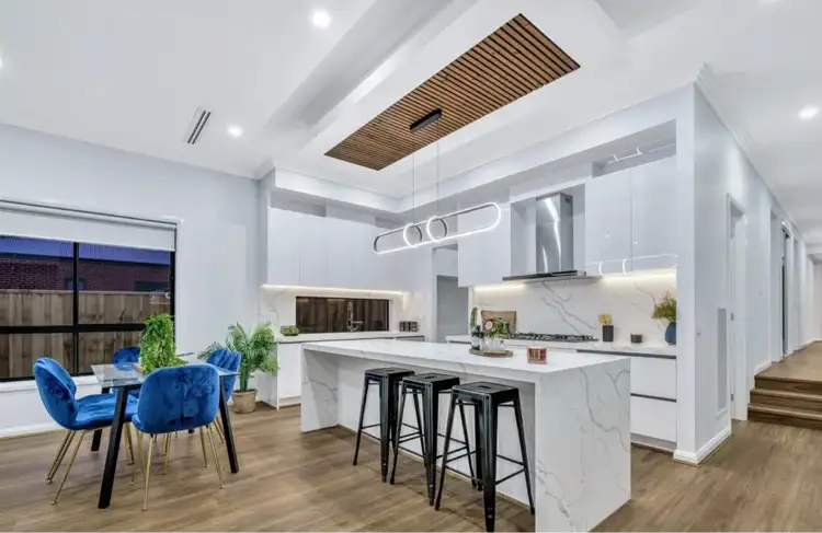 6 Comradeship Court, Clyde North VIC 3978