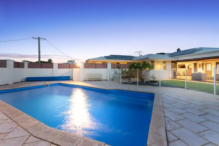 2 Dolphin Road, Safety Bay WA 6169