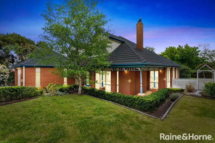 10 Carinya Drive, Gisborne VIC 3437