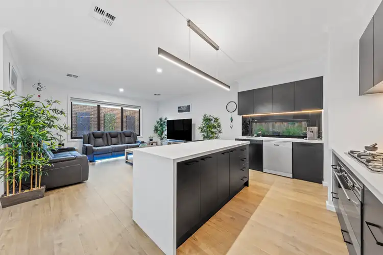Fifth view of Homely house listing, 18 Ravenhurst Circuit, Cranbourne North VIC 3977