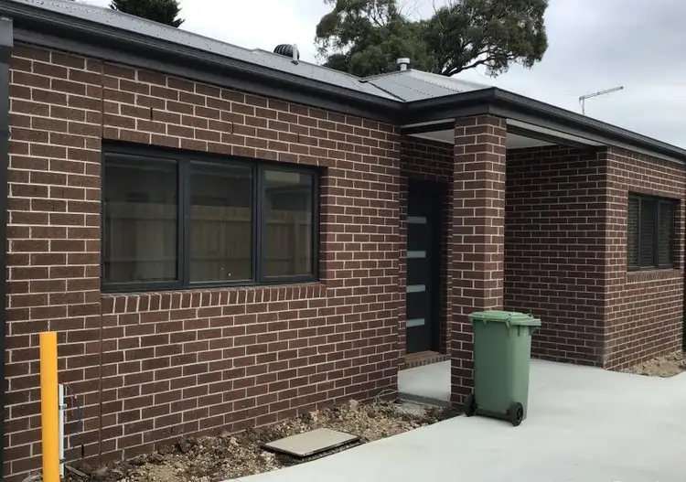 17 Ainsleigh Court