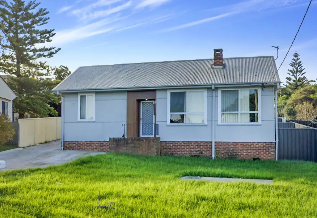 Main view of Homely house listing, 10 Illawon Street, Berkeley NSW 2506