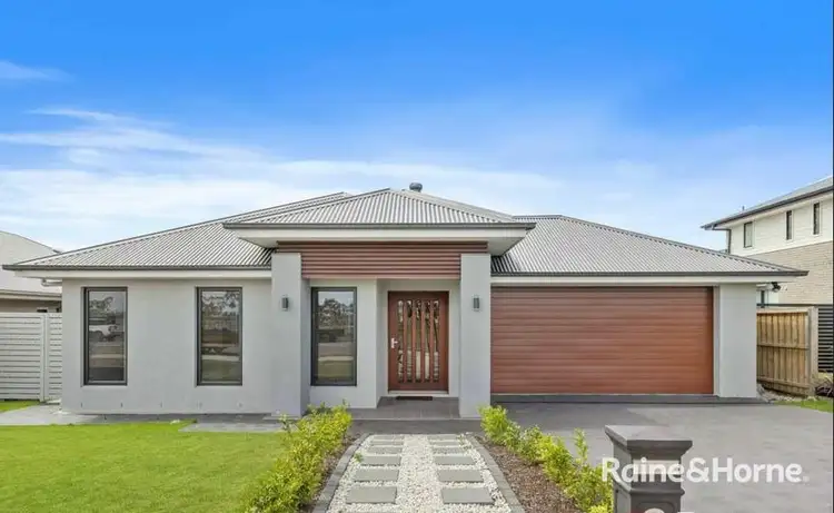 198 Settlers Boulevard, Chisholm NSW 2322