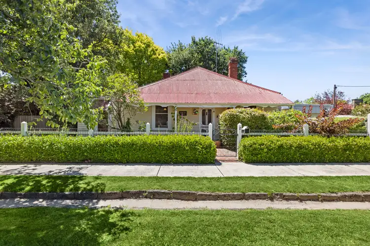 2 Jeffreys Street, Woodend VIC 3442