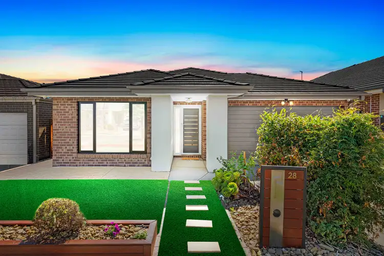 28 Dutch Avenue, Manor Lakes VIC 3024
