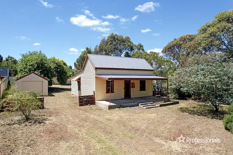 Main view of Homely house listing, 2 Berry Court, Hamilton VIC 3300