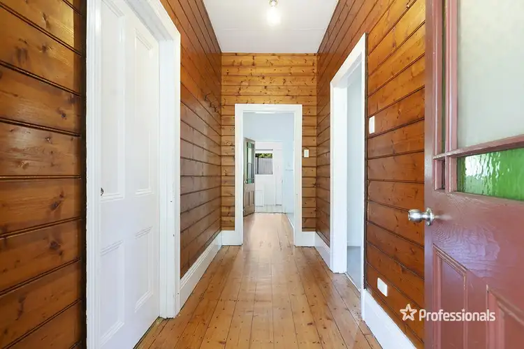 Second view of Homely house listing, 2 Berry Court, Hamilton VIC 3300