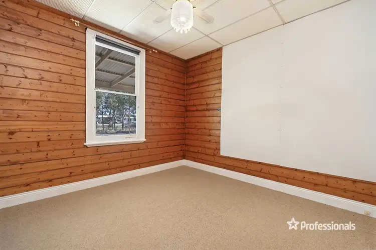 Third view of Homely house listing, 2 Berry Court, Hamilton VIC 3300